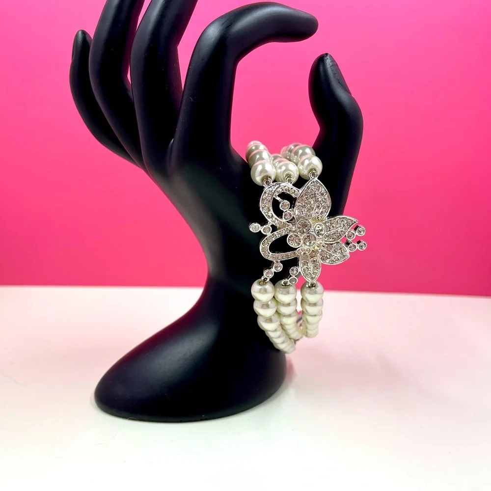 Vintage Y2K Triple Strand Pearl and Silver Abstract Flower Pendant Bracelet - Picture 1 of 9